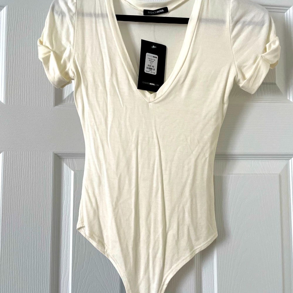 Brand new with tags tshirt bodysuit in white XS